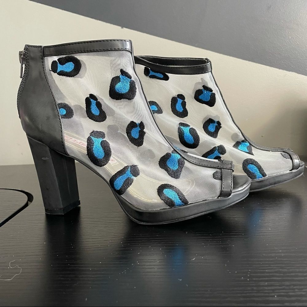 2 Lips Too Too Hollow Open Toe Zip Back Bootie, 9 - Picture 3 of 11
